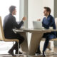 homens-conversando-mentoria-de-carreira