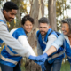 Imagem de quatro de pessoas dando as mãos para simbolizar o que é trabalho voluntário